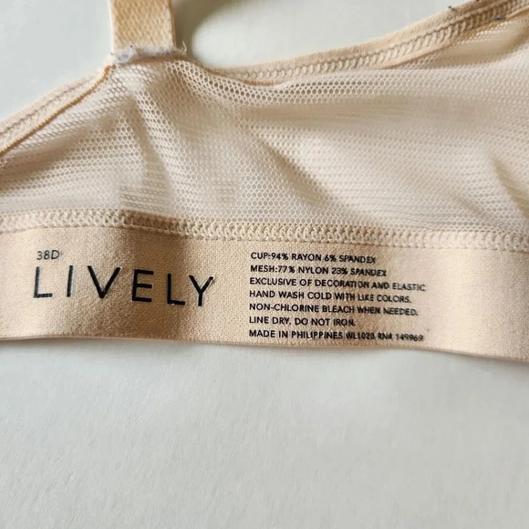 LANE BRYANT LIVELY Wireless Lightly Lined All Day Deep V No-Wire Plunge SZ 38D - Picture 8 of 9